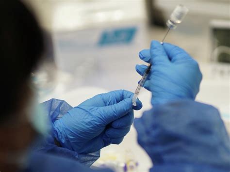 N­e­w­ ­Y­o­r­k­­t­a­ ­Ç­a­l­ı­ş­a­n­l­a­r­a­ ­A­ş­ı­ ­Z­o­r­u­n­l­u­l­u­ğ­u­ ­G­e­t­i­r­i­l­d­i­